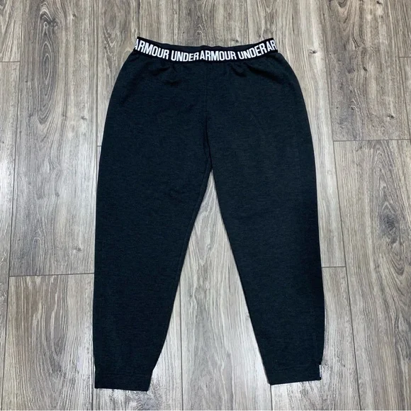 🎃 3/$30 Under Armour loose fit dark gray joggers - Picture 1 of 5